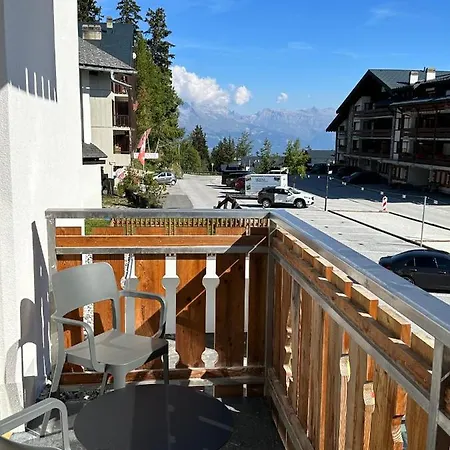 Отель John's Ле-Коллон