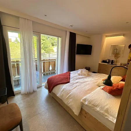 Отель John's 4*