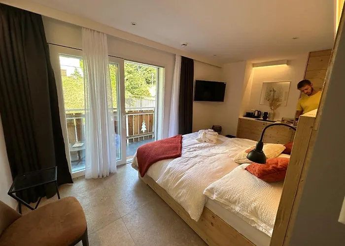 Hotell John's 4*