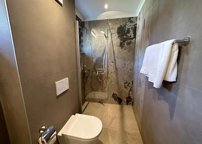 John's Hotell 4*