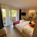 Hotel John's 4*