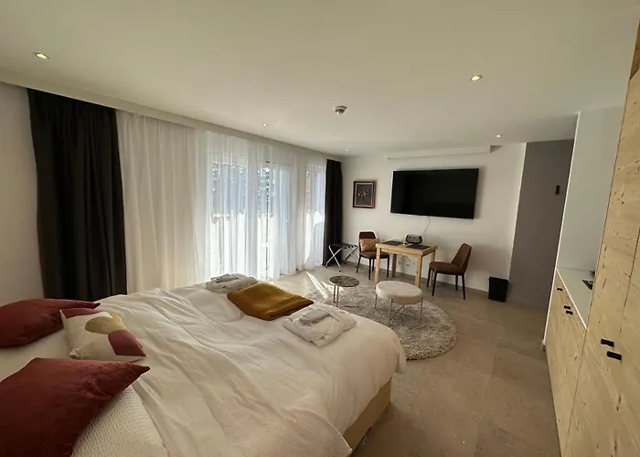 Otel John's 4*